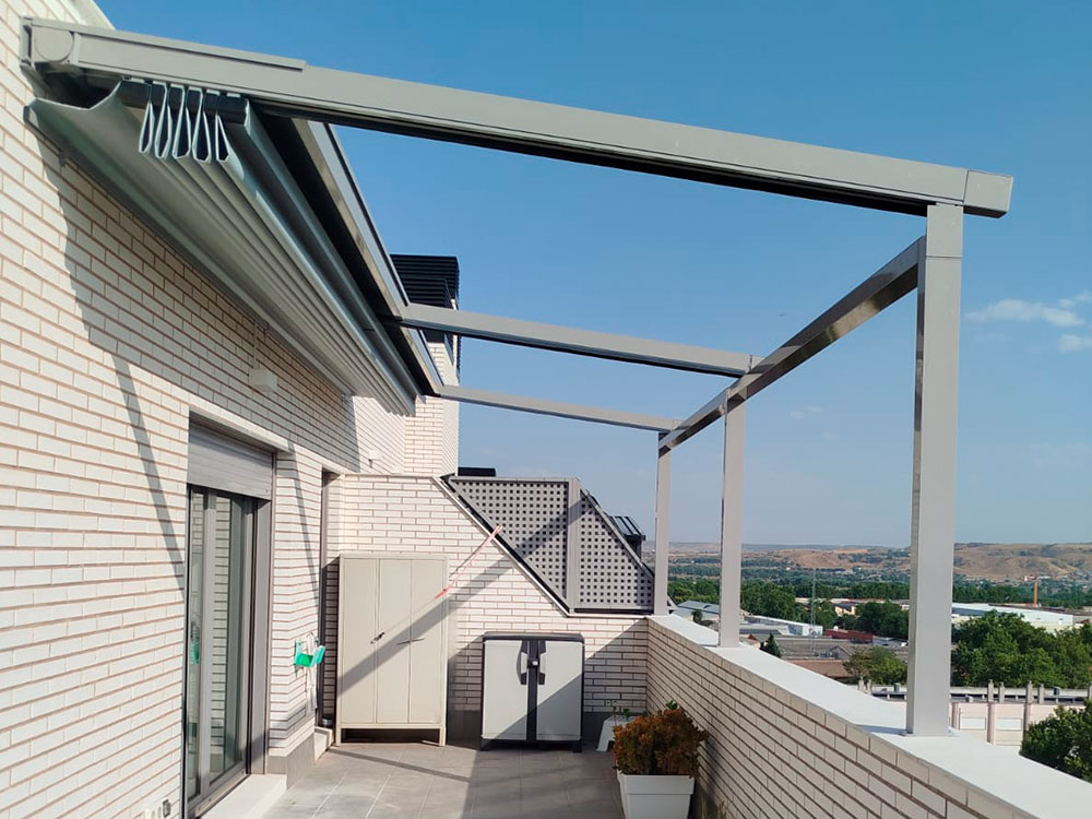 Instalacion en Torrejon de Ardoz de pergola tensada DESTACADA