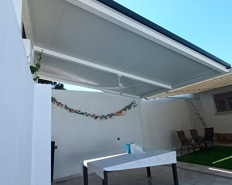Instalación en Arroyomolinos de estructura de hierro lacada