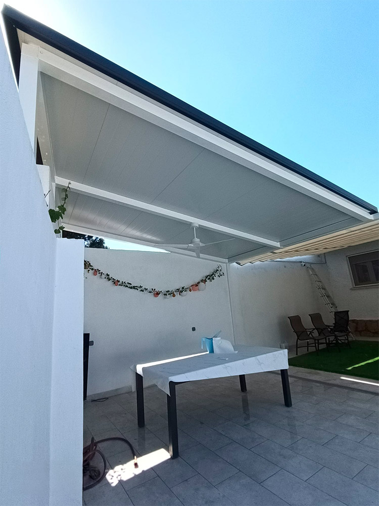 Instalación en Arroyomolinos de estructura de hierro lacada