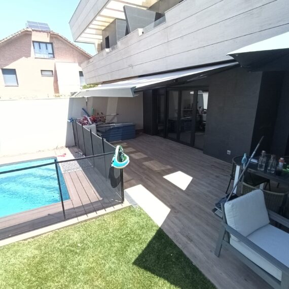 Instalación en Villanueva de la Cañada toldo cofre extensible