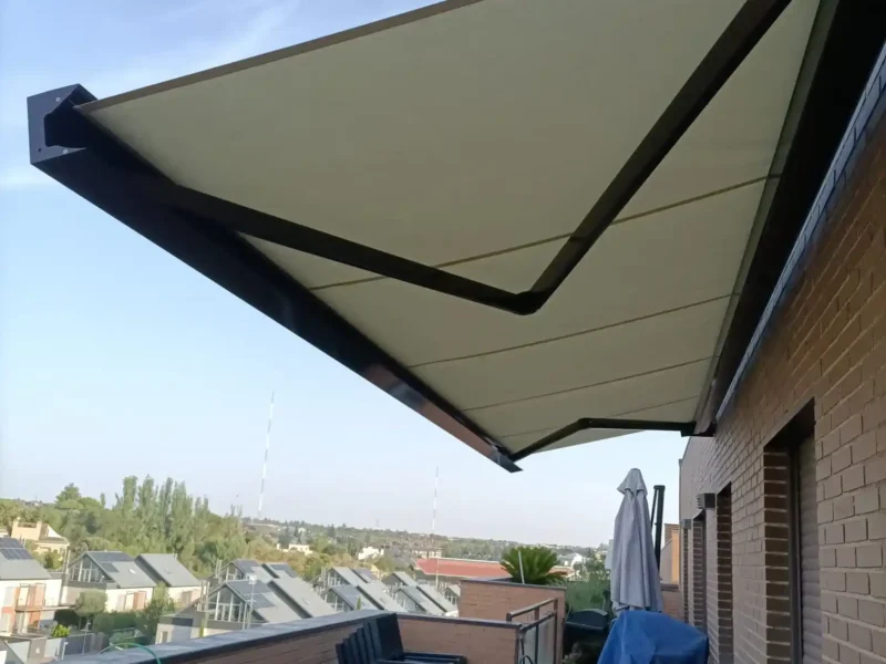 Instalación en las Rozas de 2 toldos cofres